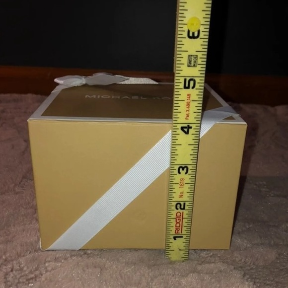 Michael Kors Box - Picture 7 of 7